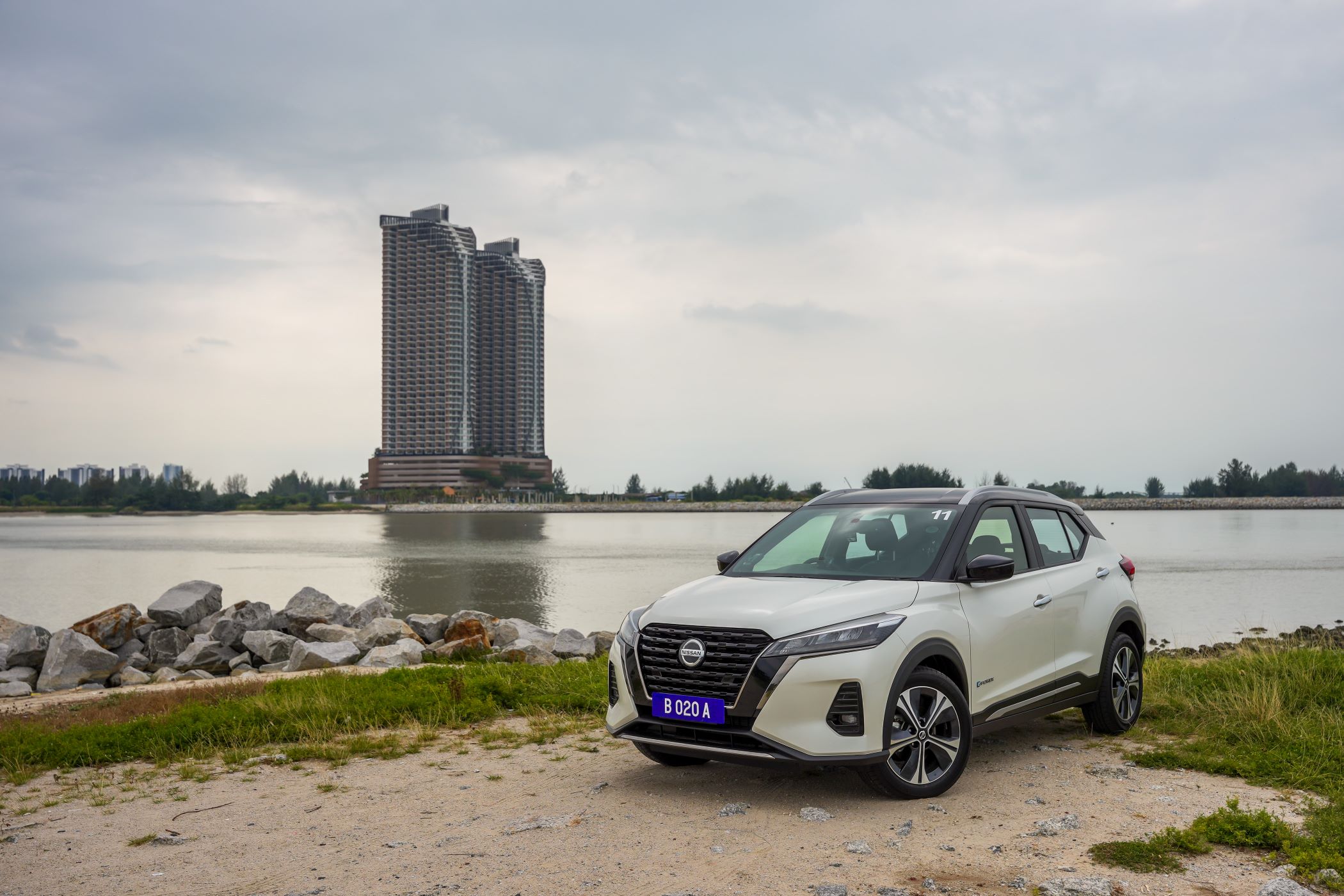 83 All New NISSAN KICKS e POWER resize