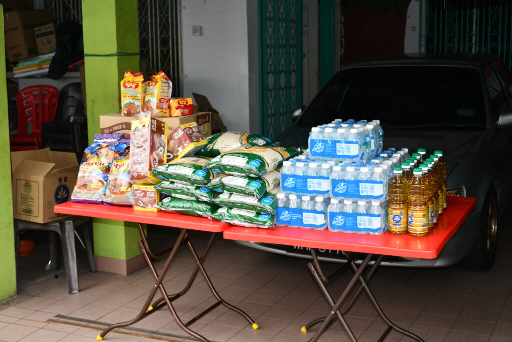 Essential groceries donated to Pertubuhan Kebajikan Rumah Warga Emas Gemilang