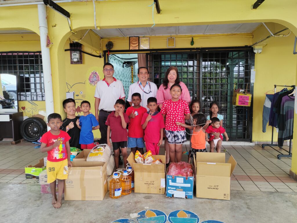 TCIE team in a group photo with the children of Sweet Care Home. (L-R) Chong Chee Seng, Head of CRM & Call Centre, TCIE Lui Tai Sum, Senior Manager, Business Development & Product Head, TCIE Lee Yi Ping, Assistant Manager, Credit Control, TCIE